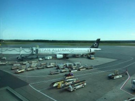 Air Canada Maple Leaf Lounge outside