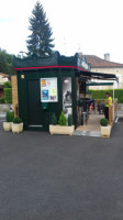 Kiosque A Pizzas outside