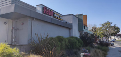 The Habit Burger Grill outside