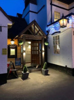 The White Hart outside