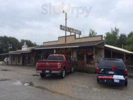 H&d Chuckwagon outside