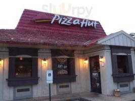 Pizza Hut outside