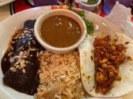 Güero's Taco food