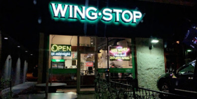 Wingstop outside