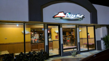 Pizza Hut outside