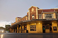 Nelson Hotel inside