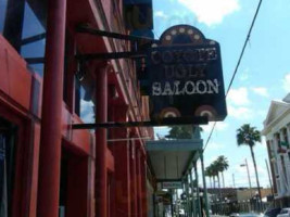 Coyote Ugly Tampa outside