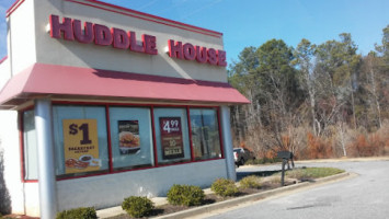 Huddle House outside