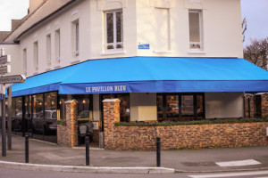 Le Pavillon Bleu outside