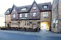 Half Moon Inn outside