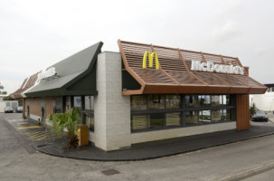 Mcdonald's Praca Alvalade outside