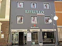 Rifrullo Pizza outside