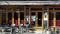 La Girafe Creperie inside