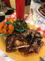 Memphis Minnie's BBQ food