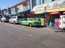 Mr. Ruriberto's Taco Shop food