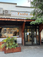 Tudo Na Brasa outside