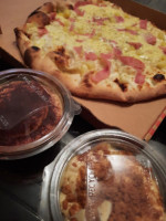 Ben's Pizza food