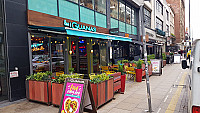 Las Iguanas outside