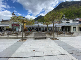 Le Royalty Brasserie Cauterets outside