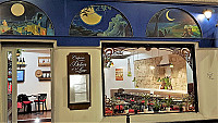 Creperie Delices De La Lune inside