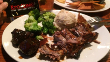 Tony Roma's food