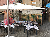 Trattoria Dell'acciughetta inside