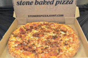 Stoner's Pizza Joint food