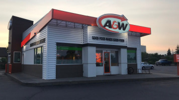 A & W Restaurant outside