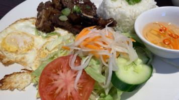 Bun Cha Ca Hoang Yen Vietnamese & Canadian Cuisine food