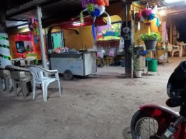 Tacos El Atoron outside