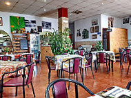 La Pizzeria De Guia inside