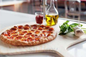 Rovente Pizzeria Macadam food