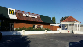 Mcdonald's Carregado outside