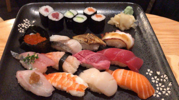 Le Bar a Sushi Izumi food