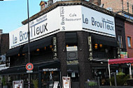 Le Broutteux outside