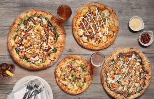 Oggi's Sports Brewhouse Pizza food