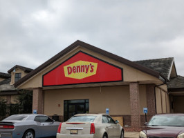 Denny's outside