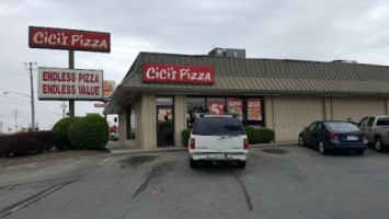 Cici's Pizza outside