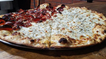 575 Pizzeria food