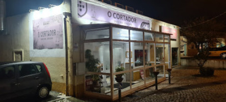 O Cortador outside