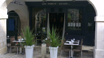 Les Perot-Quais food