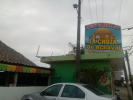 La Choza outside