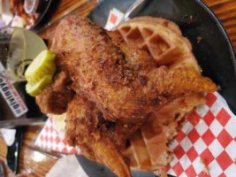 Willie's Hot Chicken food