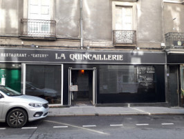 La Quincaillerie outside