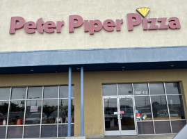 Peter Piper Pizza outside