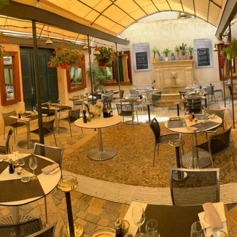 restaurant image