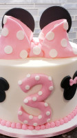 Dawn's Couture Cakes food