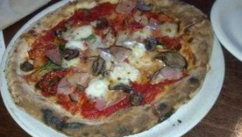 Pizza Brutta food