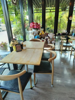 681 Cafe' inside