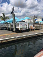 Bracco's Clam Oyster food